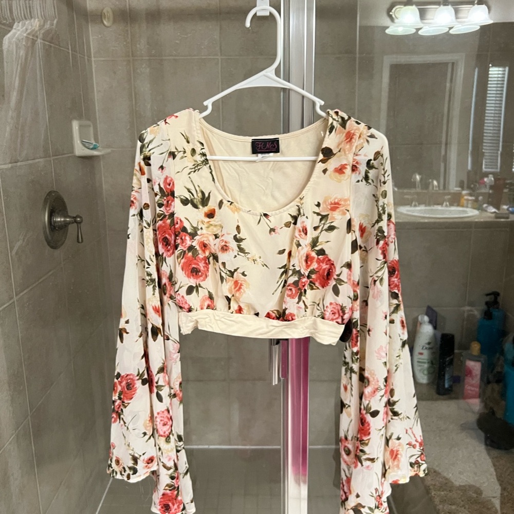 Hot Miami Styles cropped bell sleeve top